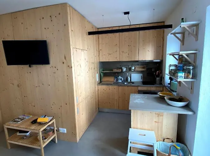 Waterfront בליאל