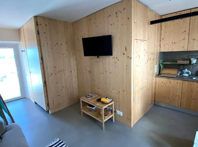 Waterfront בליאל